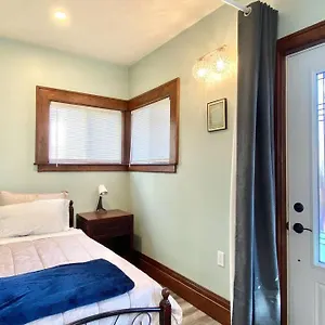https://cozy-suite-walk-to-the-falls-niagara-falls.niagara-fallshotels.com
